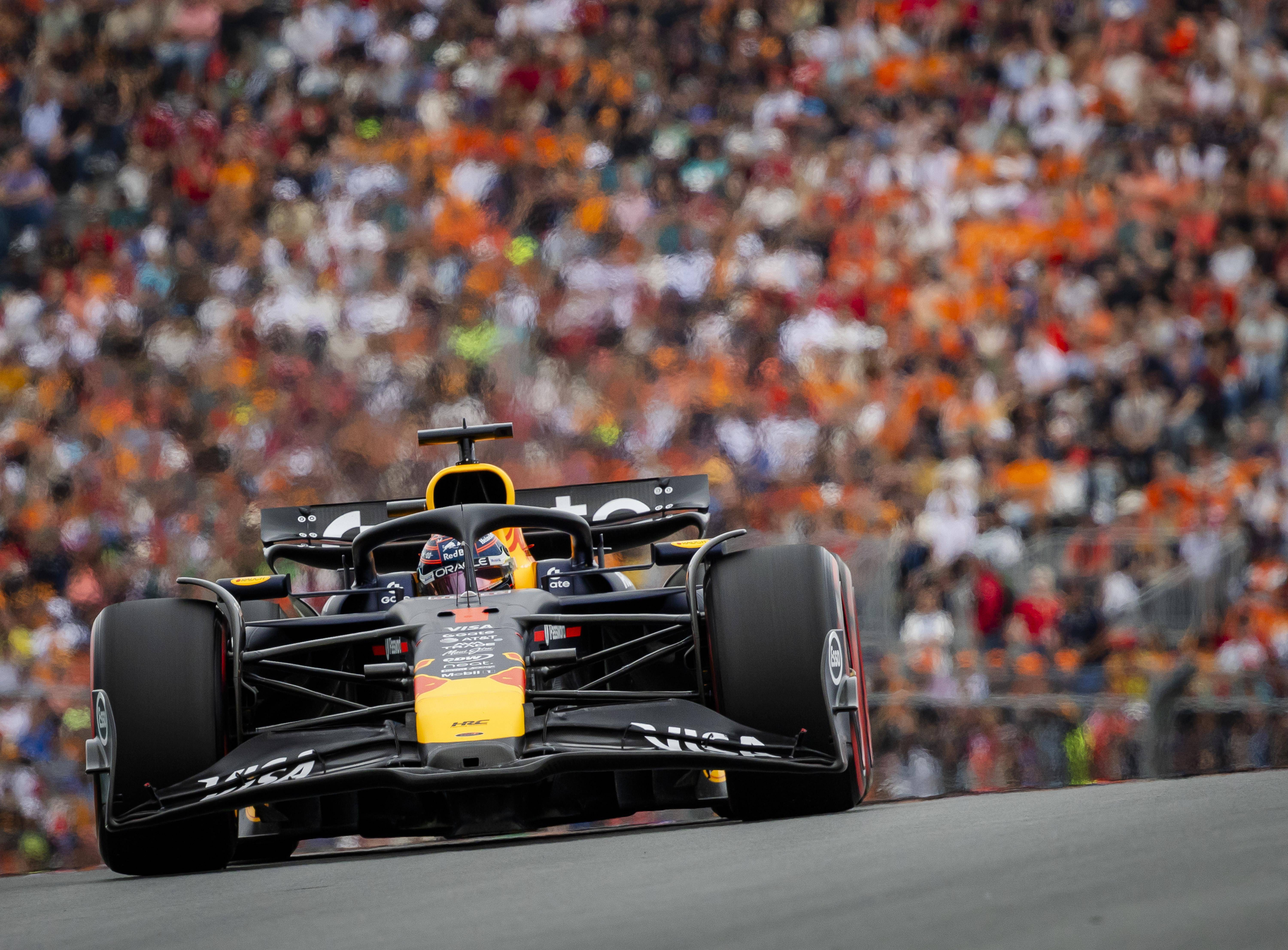 红牛车队逆转梅赛德斯，皮亚斯特里高光表现