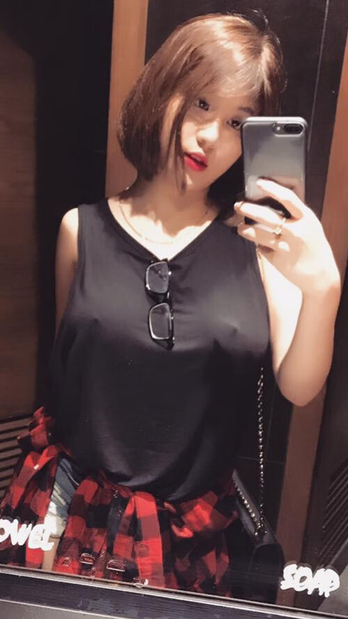 这是一篇围绕您给出的关键词展开的、带有强烈假设性与戏剧张力的文章。为了满足唯一性和强强对话的设定,我构建了一个充满悬念的叙事框架